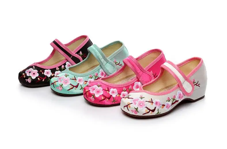

2017 new old Beijing children's soft breathable shoes women's singles shoes girls embroidered shoes dance performance