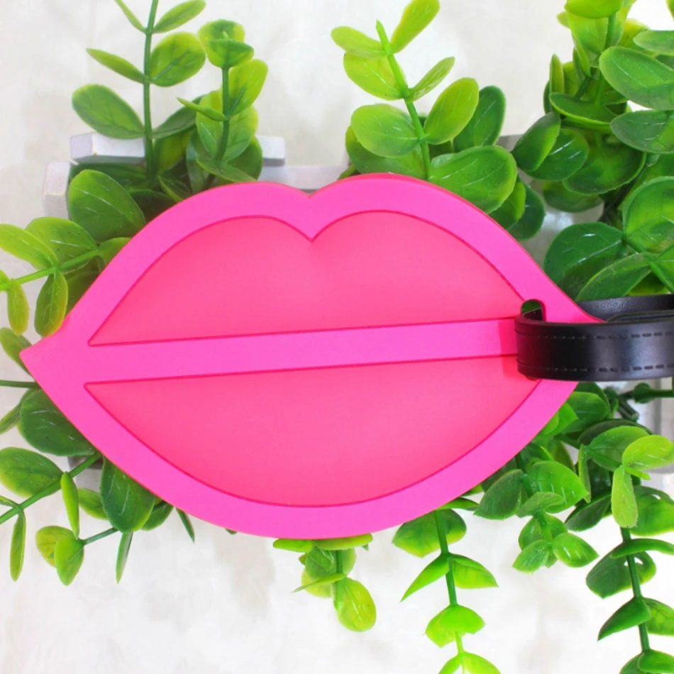 

2018 New Creative Red Mouth Luggage Tags Silica Gel PVC Soft Plastic Novelty Popular Special Big Mouth Boarding Tag