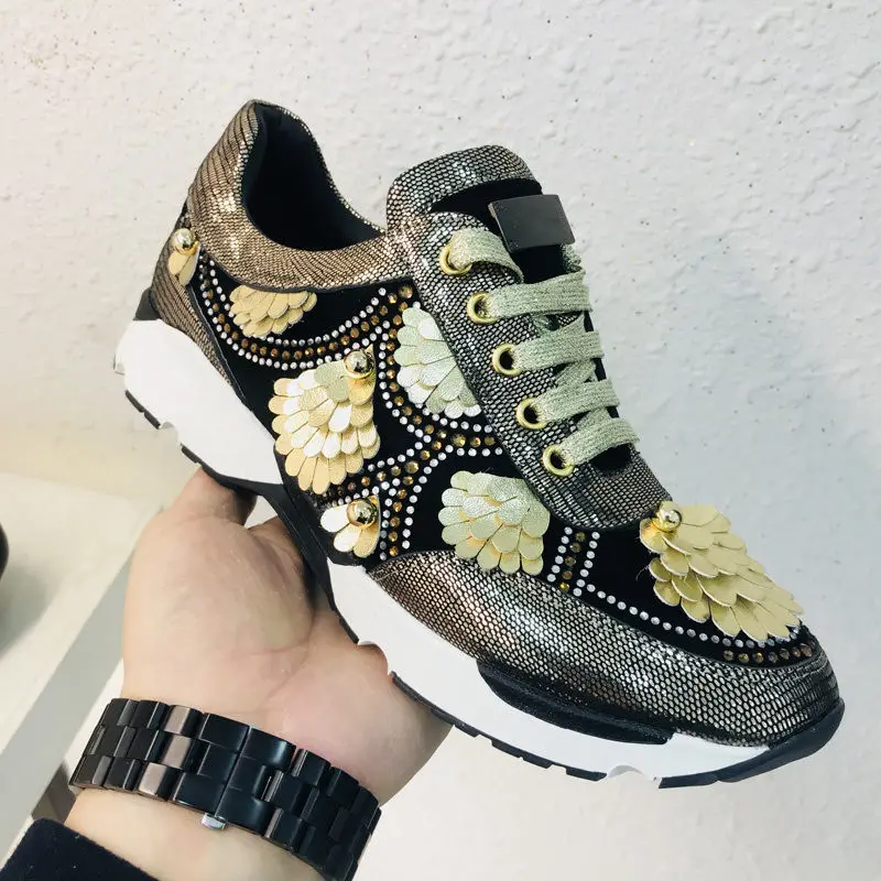 

Woman Shoes Brand Runway Star Woman Flats Metal Decor Woman Casual Shoes Crystal Embellished Leather Woman Sneakers Hot Shoes