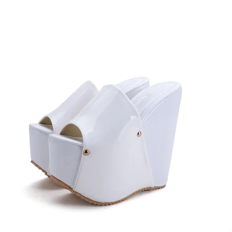 

2019 summer platform shoes thick bottom wedge slippers 15cm super high-heeled patent leather slippers open toe flip