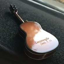 Персонализированные миниатюрные скрипки гитары модель реплики с подставкой и чехол мини музыкальный инструмент украшения Рождество