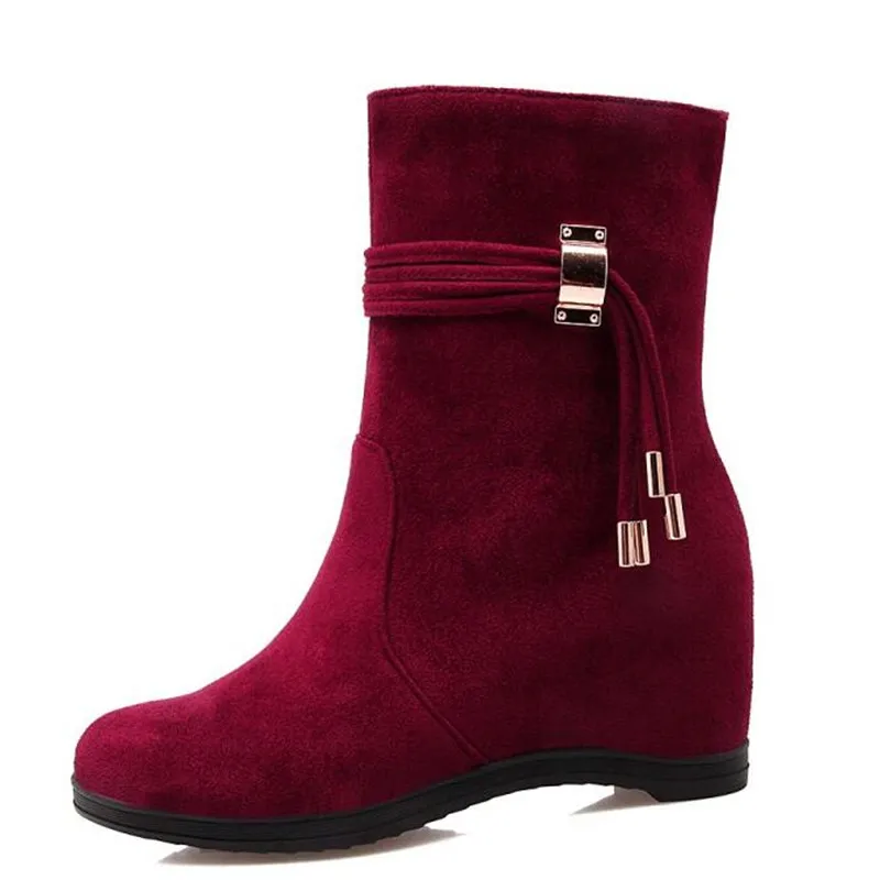 

In autumn and winter the new style of fashion is with round head flat bottom middle women boots frosted slope and short boots