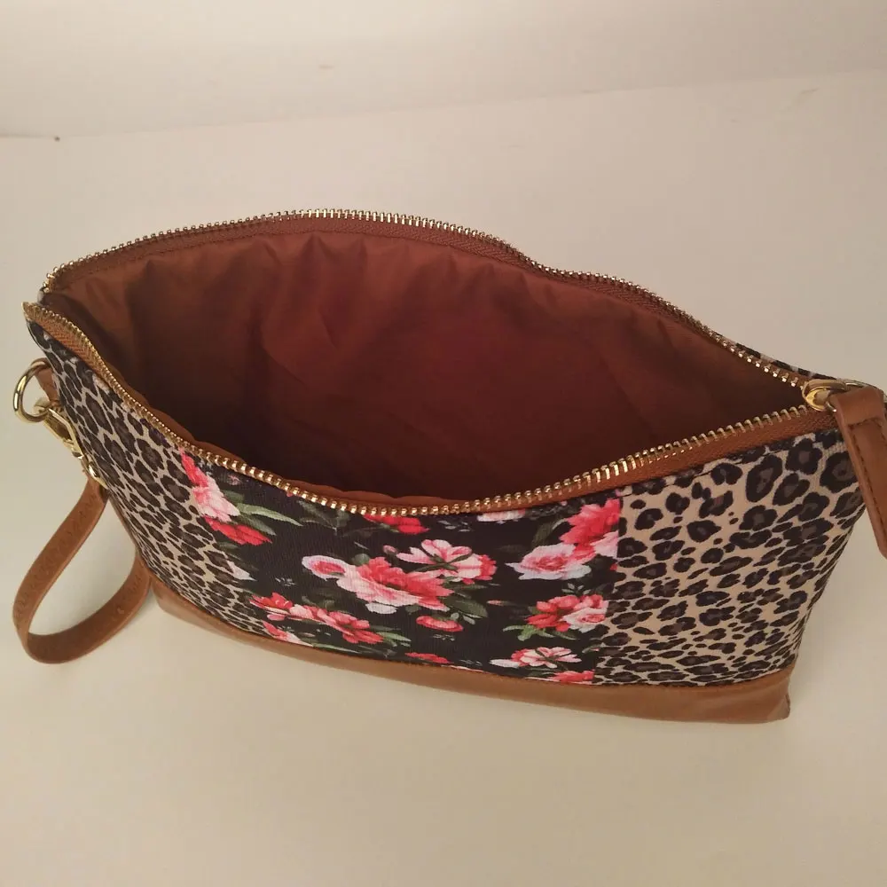 Women Cosmetic Bag With Zipper Closure