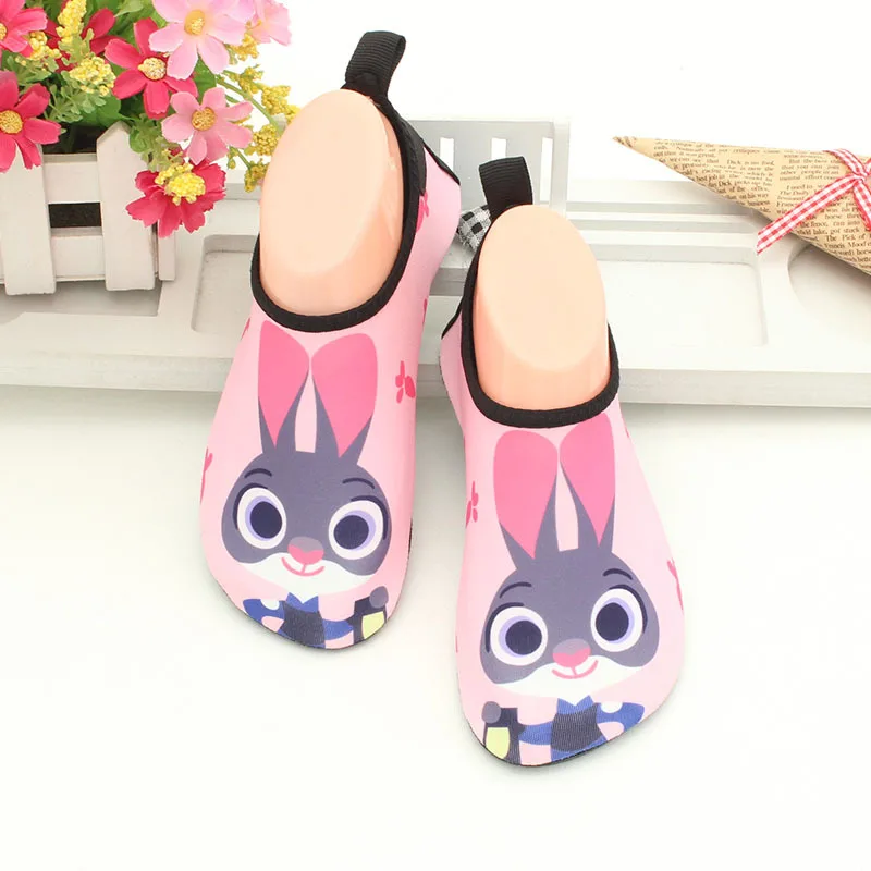 

Kids cartoon skin sock shoes boys girls children cute rabbit breathable drifting non-slip water shoes toddler girl beach slipper