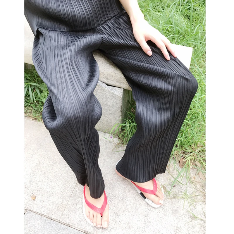 Changpleat Демисезонный женские прямые брюки Miyak зимняя обувь со складками, со сплошным черный женский с эластичной талией Штаны плюс Размеры Tide