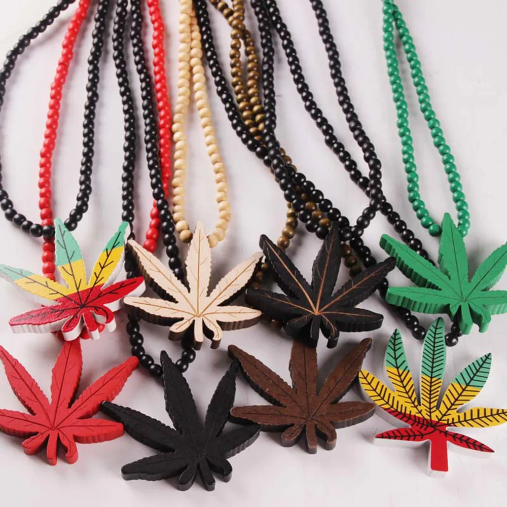 

2018 new Valentine's Day gift factory direct hiphop wooden pendant necklace goodwood maple leaf pendant wood necklace hip-hop