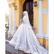 Beaded Lace Long Sleeve Muslim Wedding Dresses Bridal Gown With Hijab Veil Flowers Pearls Trouwjurk Islamic Wedding Gowns Cheap