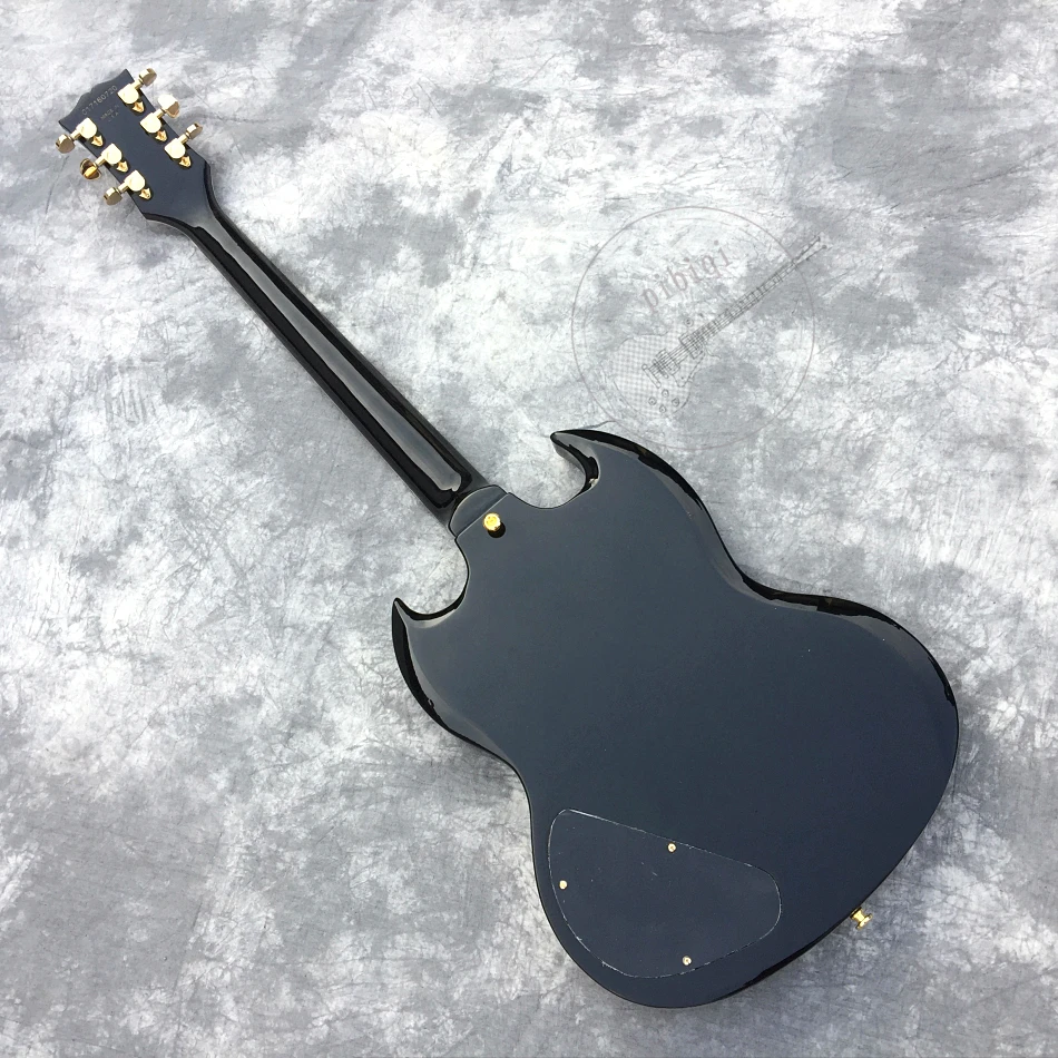 Free delivery, premium new custom electric guitar, green flame top, gold hardware, logo and color can be customized. 