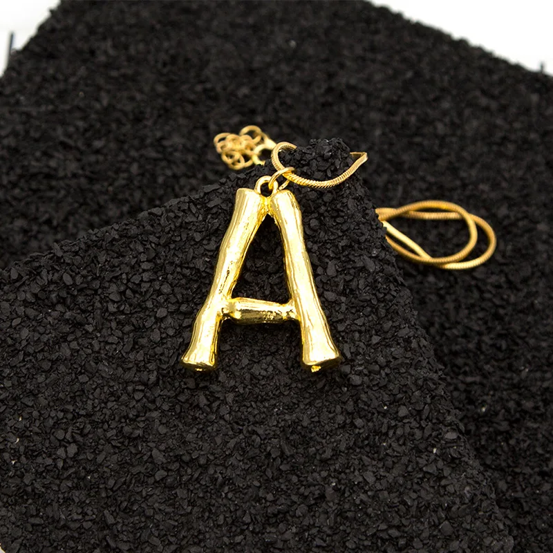 Оригинальное ожерелье с буквами для женщин, подвеска с большими буквами и ожерелье золотого цвета, Длинная женская Цепочка-ожерелье в стиле бохо, 24 алфавита, ювелирное изделие