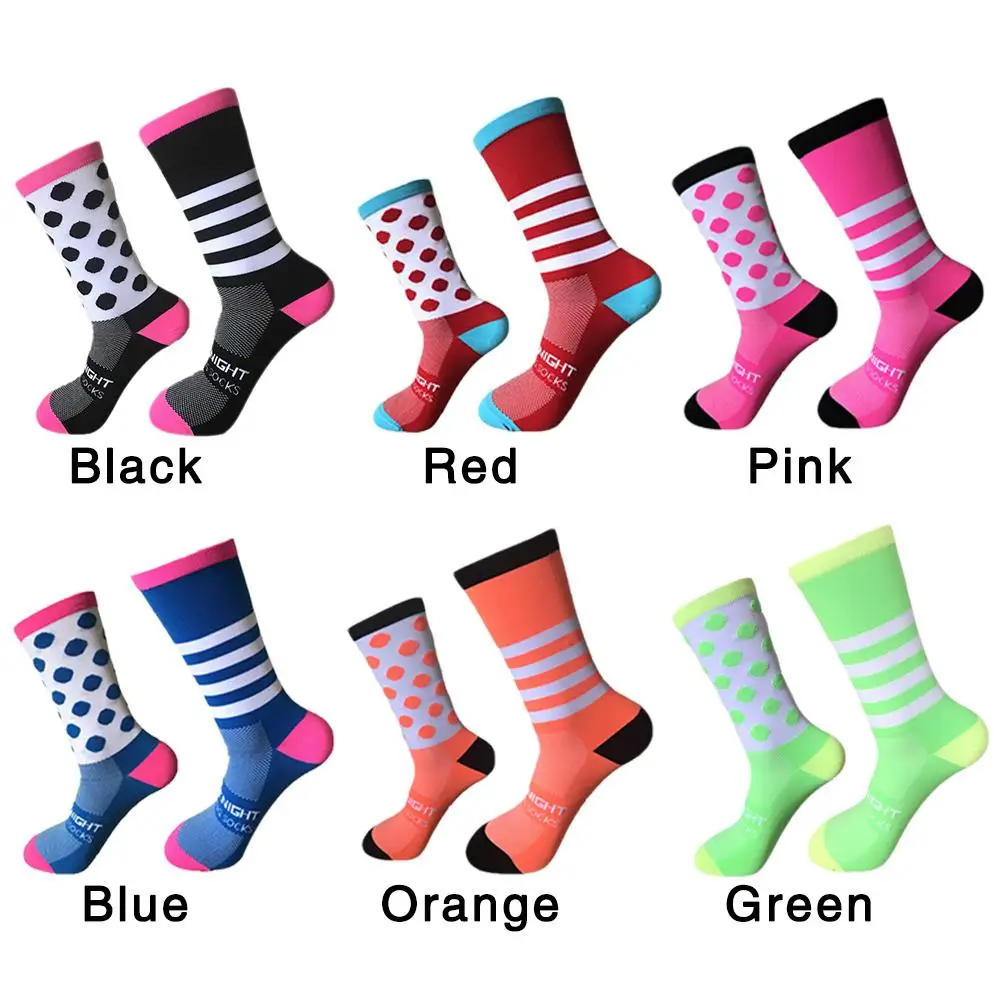 

Unisex Outdoor Cycling Sport Socks Left and Right Feet Wave Point Striped Bikes Socks Running Basketball Socks For Men And Women