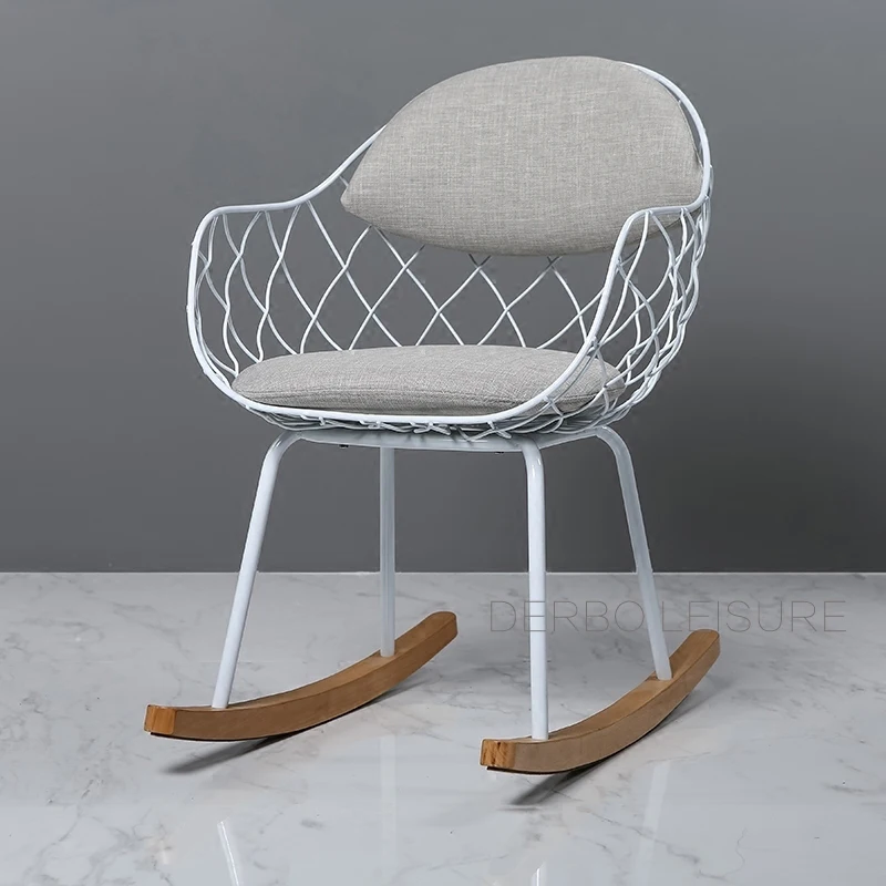 Кресло качалка из металлической проволоки кресло с мягкой подушкой в
