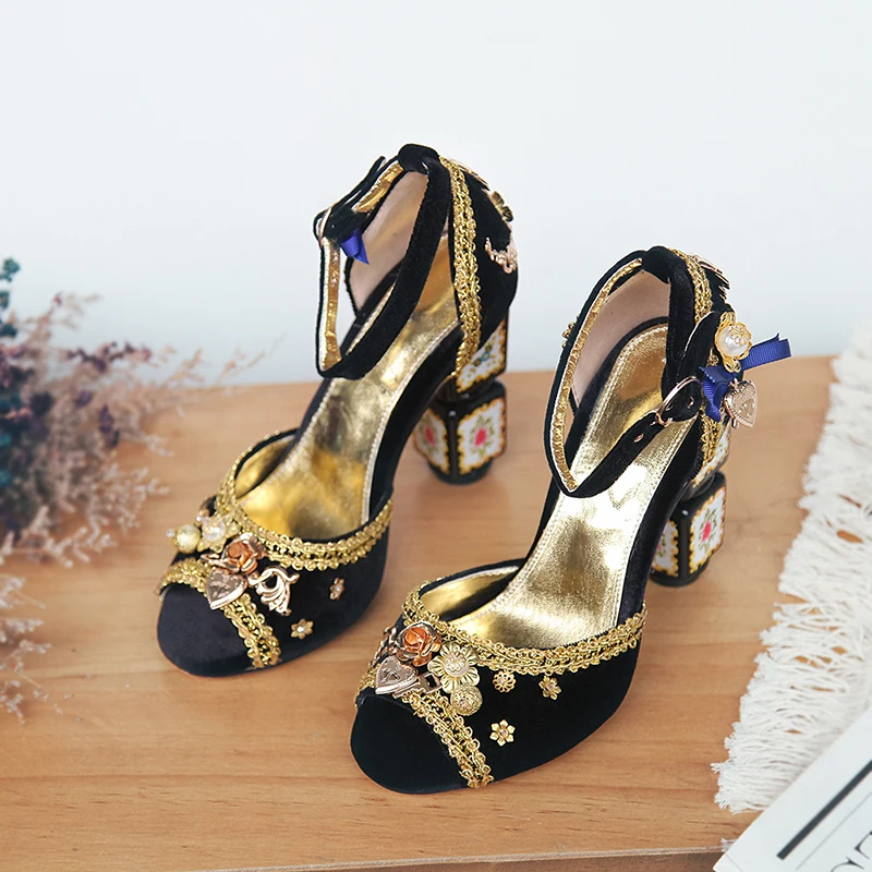 Vintage Velvet Sandals Women Floral Chunky Heels Women Sandals 2017 Fashion Ankle Strap Gold Rim 