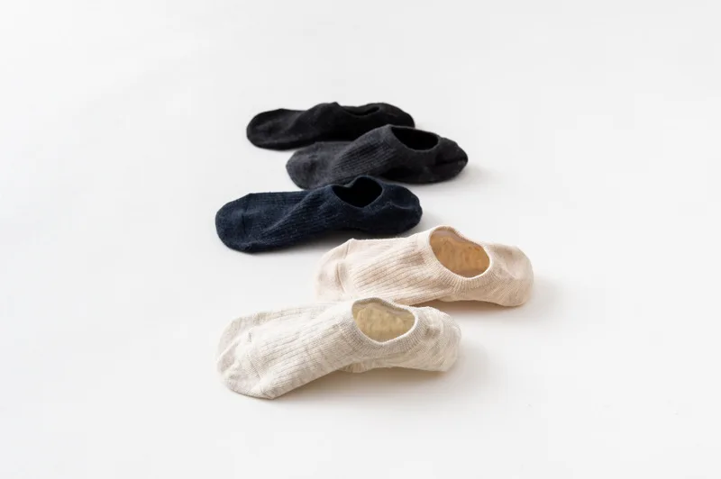 Хлопковые однотонные тонкие короткие носки для отдыха; дышащие удобные женские нескользящие короткие носки с закрытым носком; чулочно-носочные изделия