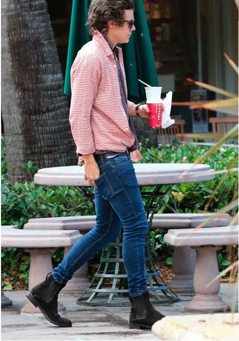 kanye wearing chelsea boots