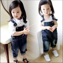 Джинсовые комбинезоны для маленьких детей; коллекция года; сезон весна-осень; комбинезон для девочек; повседневные штаны на подтяжках для мальчиков; детские джинсовые брюки