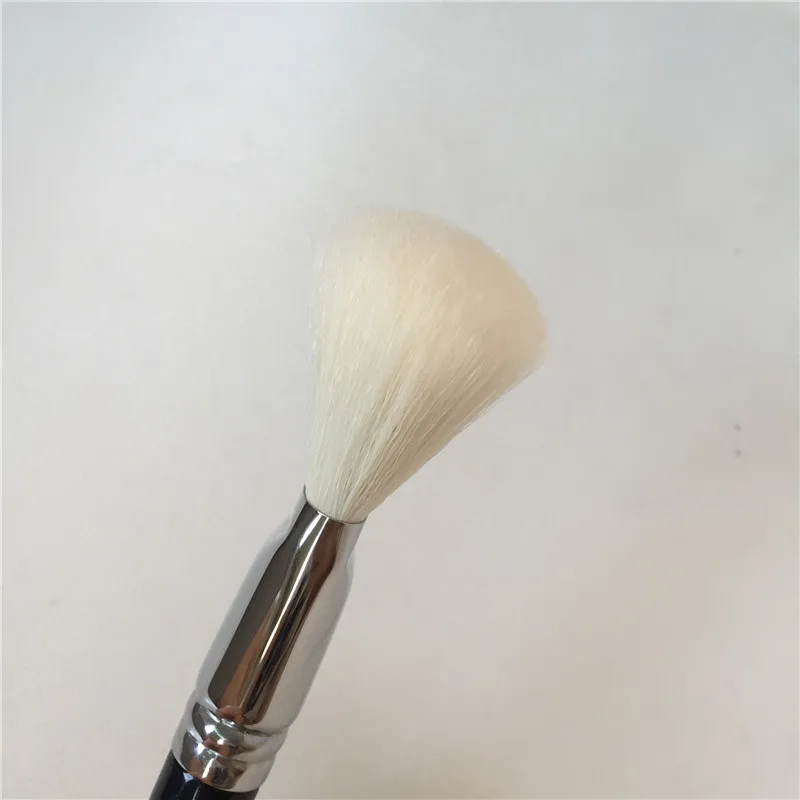 Zoeva 100 Luxe Face Finish Brush _ 3