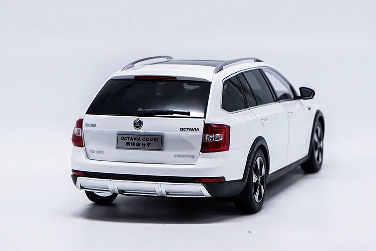 1/18 Skoda Octavia Combi Wagon литая под давлением металлическая модель автомобиля игрушка для мальчика подарок на день рождения оригинальная коробка