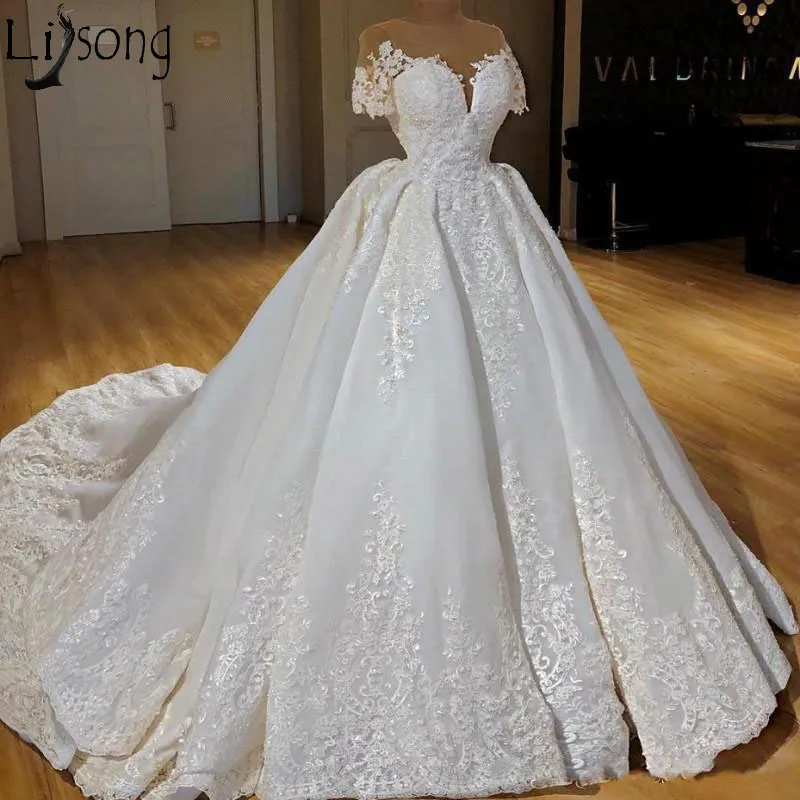 2019 Arabic Sheer Short Sleeves Lace Ball Gown Wedding Dresses Tulle Applique Ruched Sweep Train Bridal Wedding Gowns robe de mariée299
