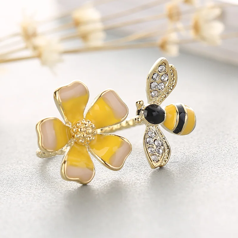 

Handmade Enamel Yellow Flower Rings For Woman Delicate Flower with Lovely Bee Ring Fashion Copper Jewelry Gift anillos mujer