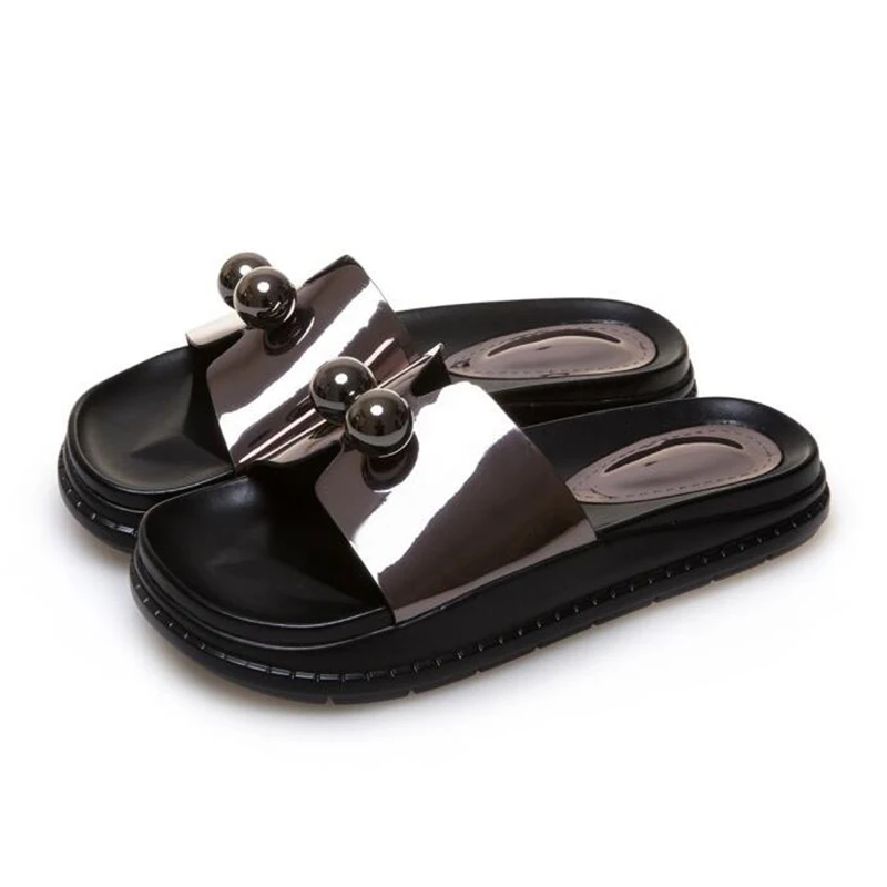 

Nice Summer Woman Shoes Platform Slippers Wedge Beach Flip Flops Slippers For Women Large Size Metal Patent Leather Ladies Shoes