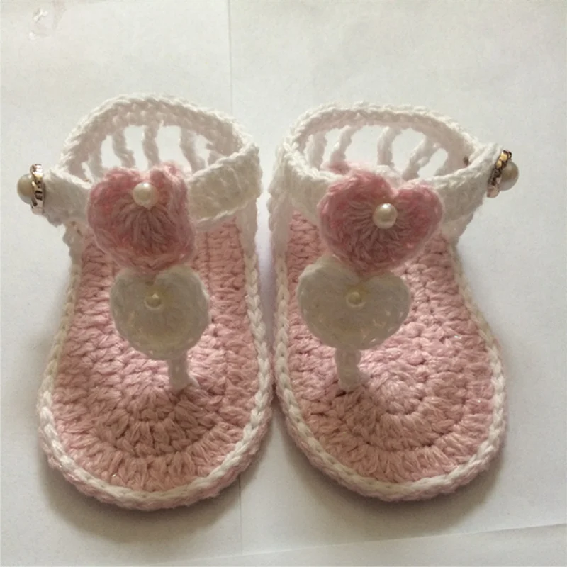 QYFLYXUE- 무료 배송, Handmade Crocheted Baby Booties, Crochet Baby Pure Color shoes 여성 진주 Hasp 신발 First Walkers