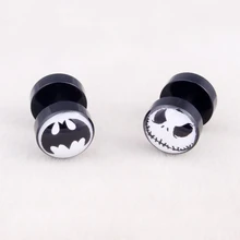Горячая Мода Круглый Ультрафиолетовый акриловый ушные штанги звезды Бэтмен талисманы черный штанга серьги гвоздики ювелирные изделия для мужчин и женщин
