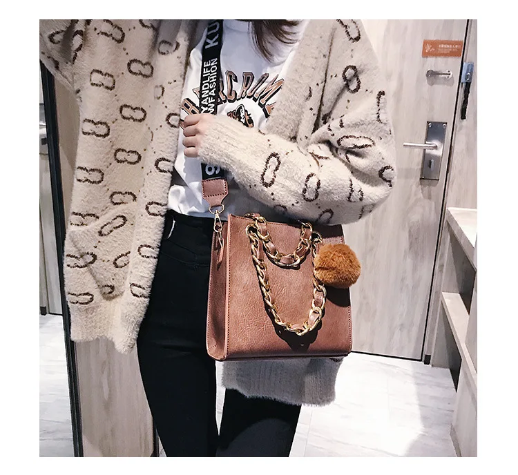 Модная женская сумка на цепочке в стиле ретро; Новинка года; женская сумка из искусственной кожи высокого качества; сумки-мессенджеры с помпонами