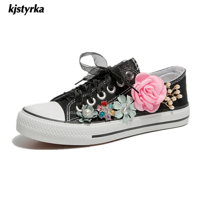 

Kjstyrka 2018 new style shoes ladies flats canvas shoes woman sneakers shoes fashion appliques flowers white black walking shoes