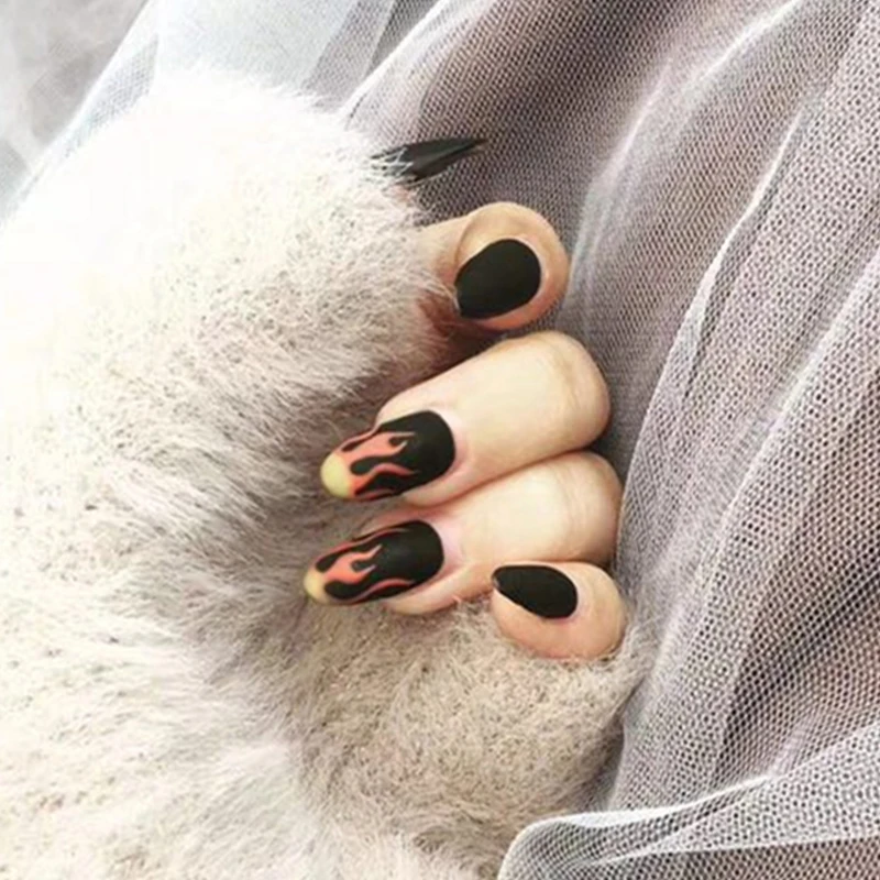 24pcs-Set-Punk-Fire-Pattern-Matte-False-Nails-Dark-Black-Pre-design-Short-Round-Head-Full(1)