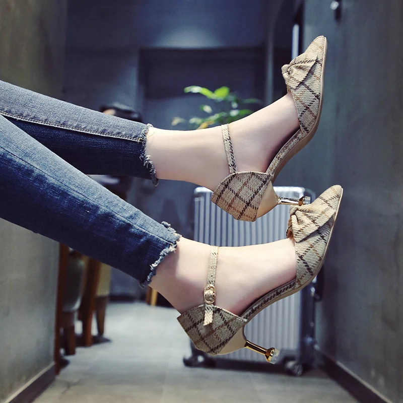 sandals with knot