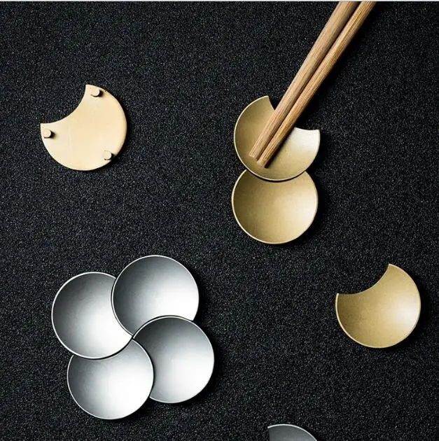 

1pcs Stainless Steel Brass Crescent Chopsticks Spoon Holder / Hotel Settable Creative Household Chopsticks Stand