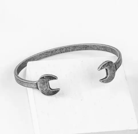 antique silver Панк Байкер гаечные ключи инструменты Браслеты Винтаж гаечный ключ из нержавеющей стали механик гаечный ключ мужские часы наручные манжеты браслеты для женщин - Окраска металла: antique silver
