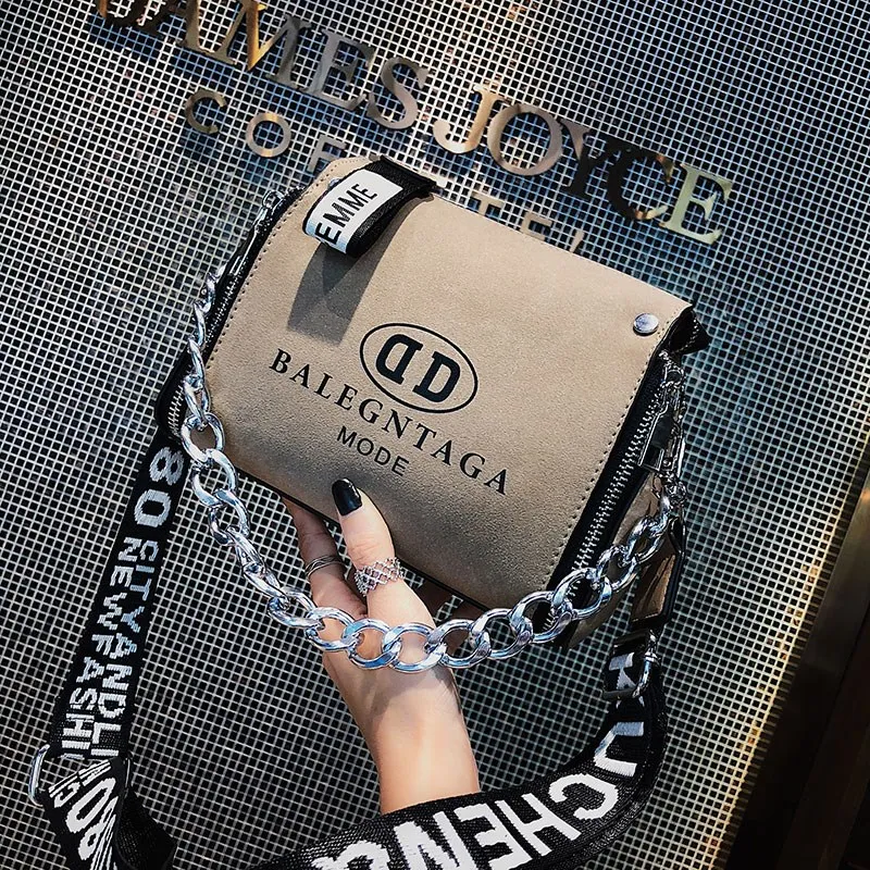 

Barrel Shaped Thick Chain Design Bucket Shoulder Bag with Letter Wide Strap Fashion Scrub PU Leather Crossbody Messenger Bags