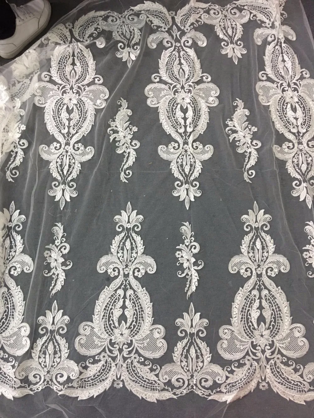

2018 New Design Ivory Embroidery Wedding Gown Lace Fabric High Quality