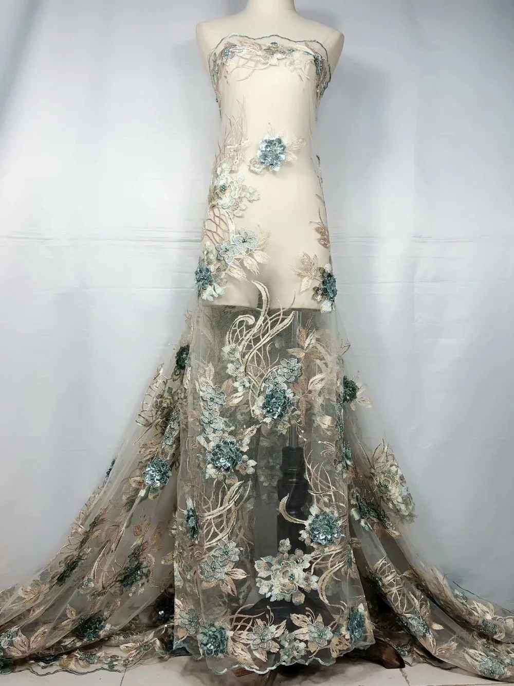 

2019 Beautiful french lace embroidered tulle lace with heavy sequins beaded nigerian Guipure lace fabrics for wedding dress