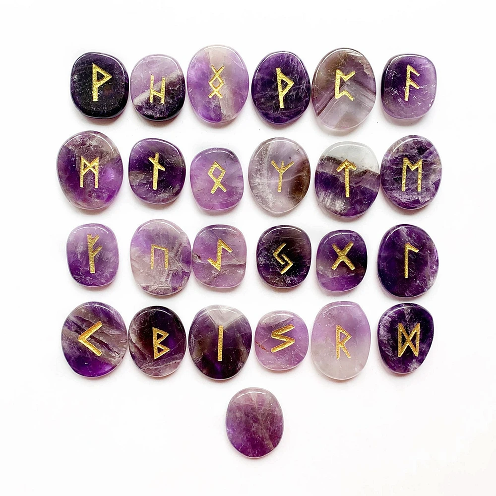 Billige 25 stücke Natürliche Amethyst Rune Steine Set Gravierte Schriftzug Wiccan Pagan Amulette Nordic Rune und Kostenlose Beutel Großhandel