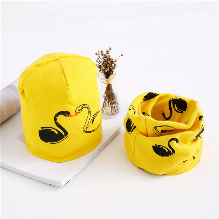 Новая весенне-Осенняя шапка для маленьких девочек, шарф, комплект с рисунком совы, звезды, лебедя, шапка для мальчиков, детская шляпа, шарф, комплект с воротником, хлопковые детские головные уборы - Цвет: yellow swan