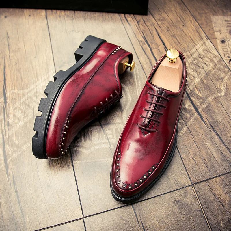 3 цвета; Роскошные Мужские модельные туфли на толстой подошве; деловые кожаные туфли в итальянском стиле; свадебные туфли-светильник; повседневные мужские кожаные туфли Красного цвета - Цвет: Red