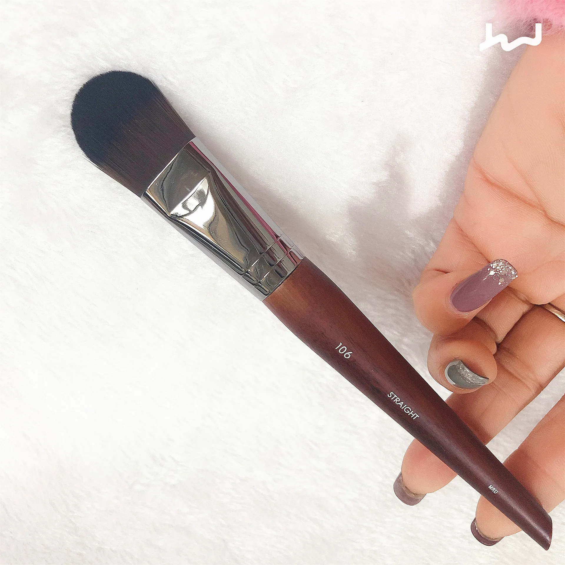 Shopkeeper Recommended!Large Soft Powder Big Blush Flame Brush Foundation Makeup Brush wood handle Cosmetic Tool Drop Shipping