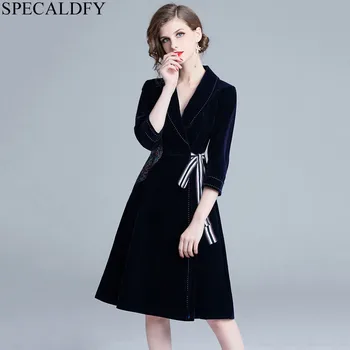 

Autumn Dress Women V-Neck Ethnic Embroidery Vintage Velvet Dreses Runway Dresses 2020 Women High Quality Party Dresses Robe