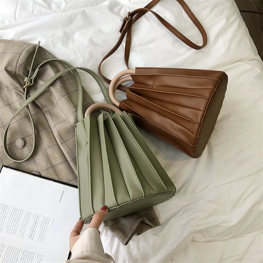 

TOYOOSKY Women Handbag Vintage Three-dimensional Pleated Bucket Bag Wooden Ring Handle Designer Crossbody Bags Evening Clutch