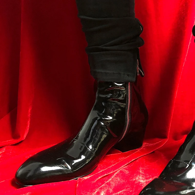 Зимние Подиумные новые мужские ботильоны на среднем каблуке с острым носком итальянская обувь ручной работы из натуральной кожи с высоким берцем в стиле панк на молнии, моторный байкер