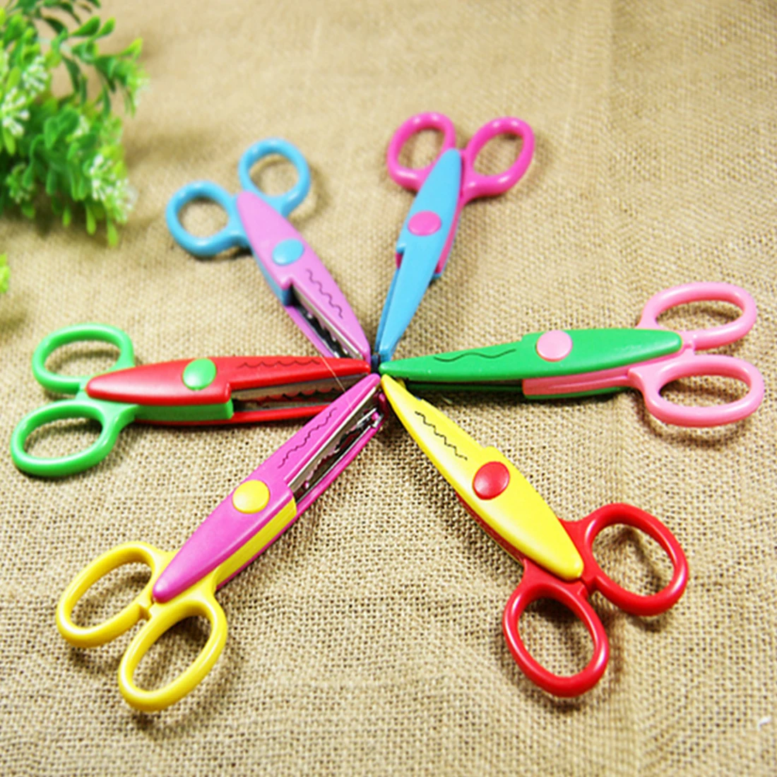 

6 PCS Lace Scissors Metal and Plastic DIY Scrapbooking Photo Colors Scissors Paper Lace Diary Decoration With 6 Patterns