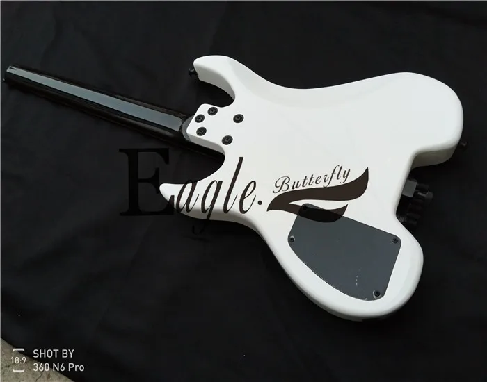 de instrumentos personalizados. Guitarra elétrica sem cabeça steinberg guitarra branca.