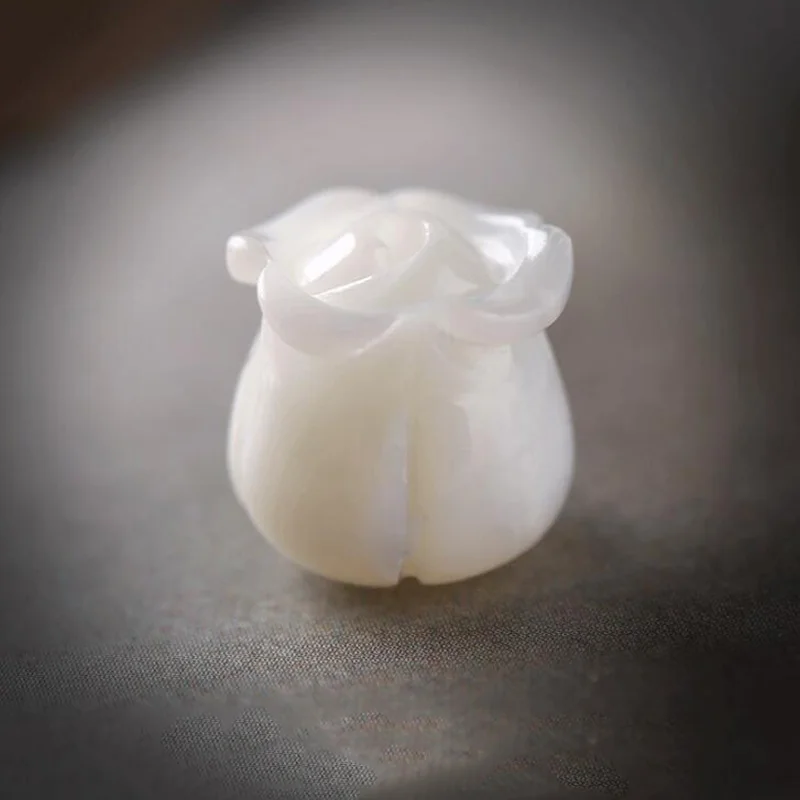 

WEIYU 5pcs Natural Freshwater Shell Rose Flower Beads DIY Beads White Carved Flower Shell Beads for DIY Bracelet Necklace Making