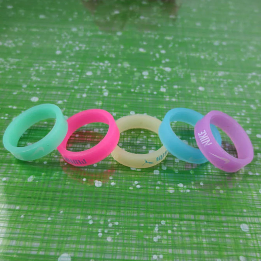 

New Arrival Luminous Rings Unisex Trendy Cute Silicone Fluorescent Mini Rings Glow In The Dark Finger Ring Band Random Color