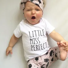 Комплект одежды из 3 предметов для маленьких девочек, футболка с длинными рукавами и надписью+ штаны с принтом воздушных шаров+ повязка на голову, комплект одежды для новорожденных одежда для малышей