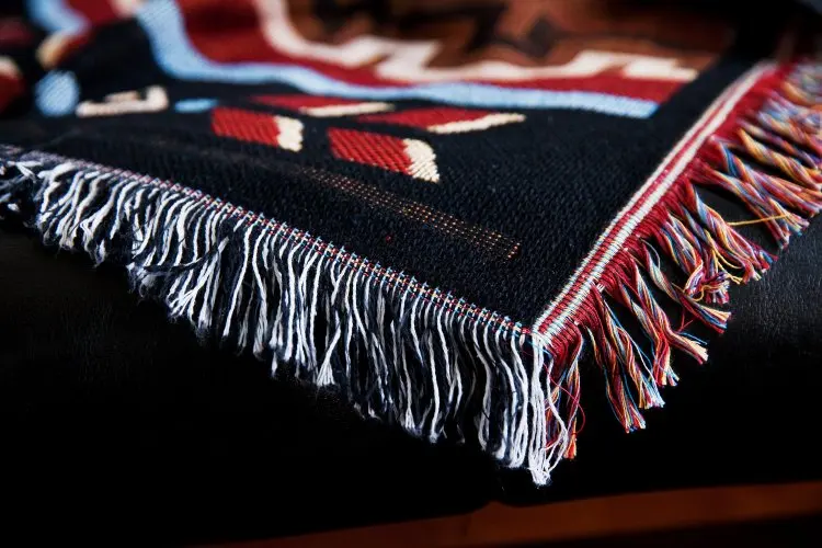 покрывало с бахромой