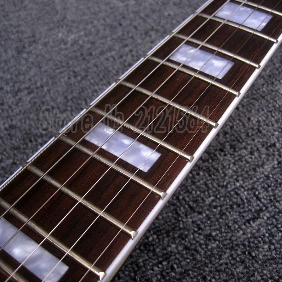 Nuevo estilo Vibratone Tremolo negro GUITARRAS eléctricas Hardware de oro pastillas 3 H China de GUITARRAS