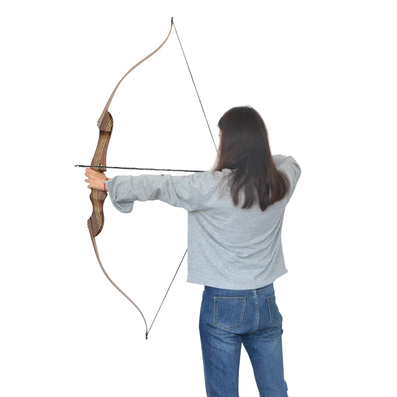 сгибает лук. сгибает лук. американский лук. лук из стекловолокна. изогнутый лук.